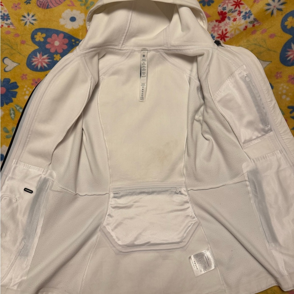 Lululemon Athletica White Ski Jacket Modern Sporty Design